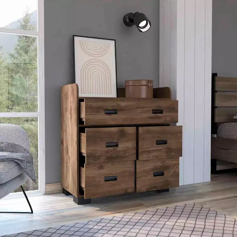 Commode à 4 tiroirs, dont un double, moderne avec façades cannelées, grand espace de rangement et glissières métalliques, plateau supérieur de qualité supérieure