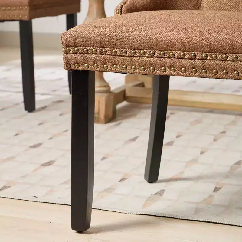 Lot de 2 chaises de salle à manger contemporaines haut de gamme en bois massif, rembourrées de lin, capitonnées, avec pieds en bois et garniture de clous décoratifs