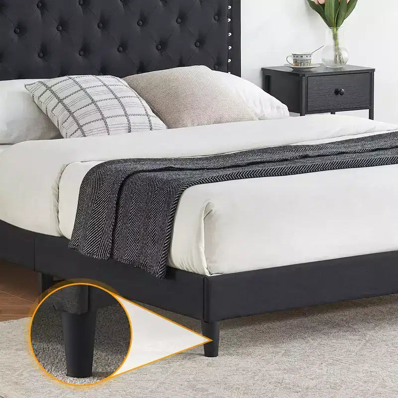Polsterbettgestell in Doppelbettgröße mit verstellbarem, geknöpftem Wingback-Kopfteil
