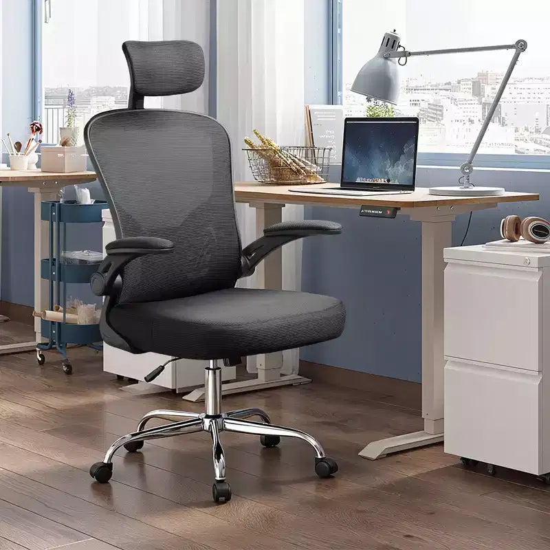 Bürostuhl mit hoher Rückenlehne aus Netzstoff, ergonomischer Schreibtischstuhl mit hochklappbaren Armlehnen, verstellbarer Kopfstütze und Lendenstütze