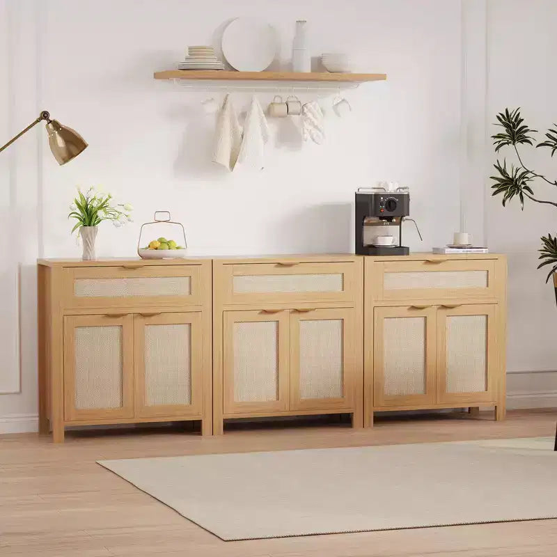 Buffet en rotin moderne avec portes, meuble de rangement bohème étroit, crédence d’appoint avec rangements et table console pour coin café